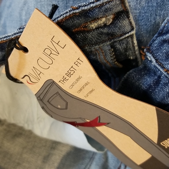 Women's Distressed Denim Skinny Jeans | Light Blue Riva Curve (5) - Picture 7 of 7